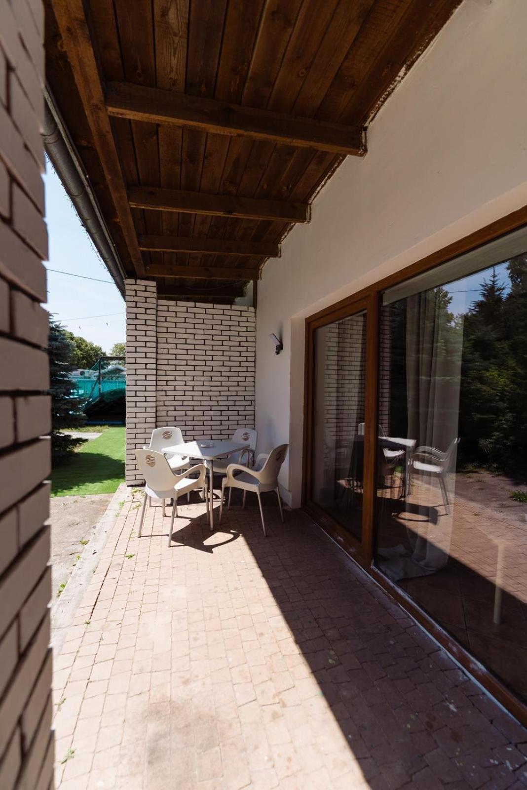 Wake Villa Brwinow Dış mekan fotoğraf